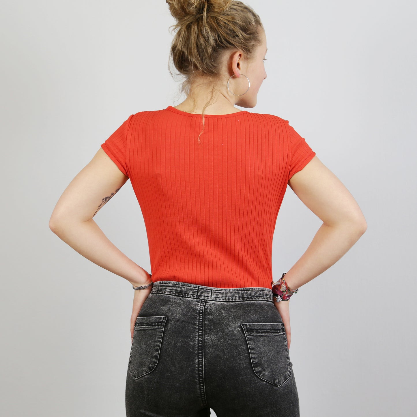 Body FRAU BECKY | Papierschnitt
