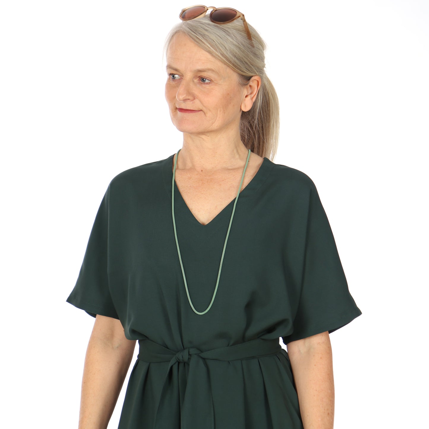 Kleid mit V-Ausschnitt FRAU IVA | Papierschnitt