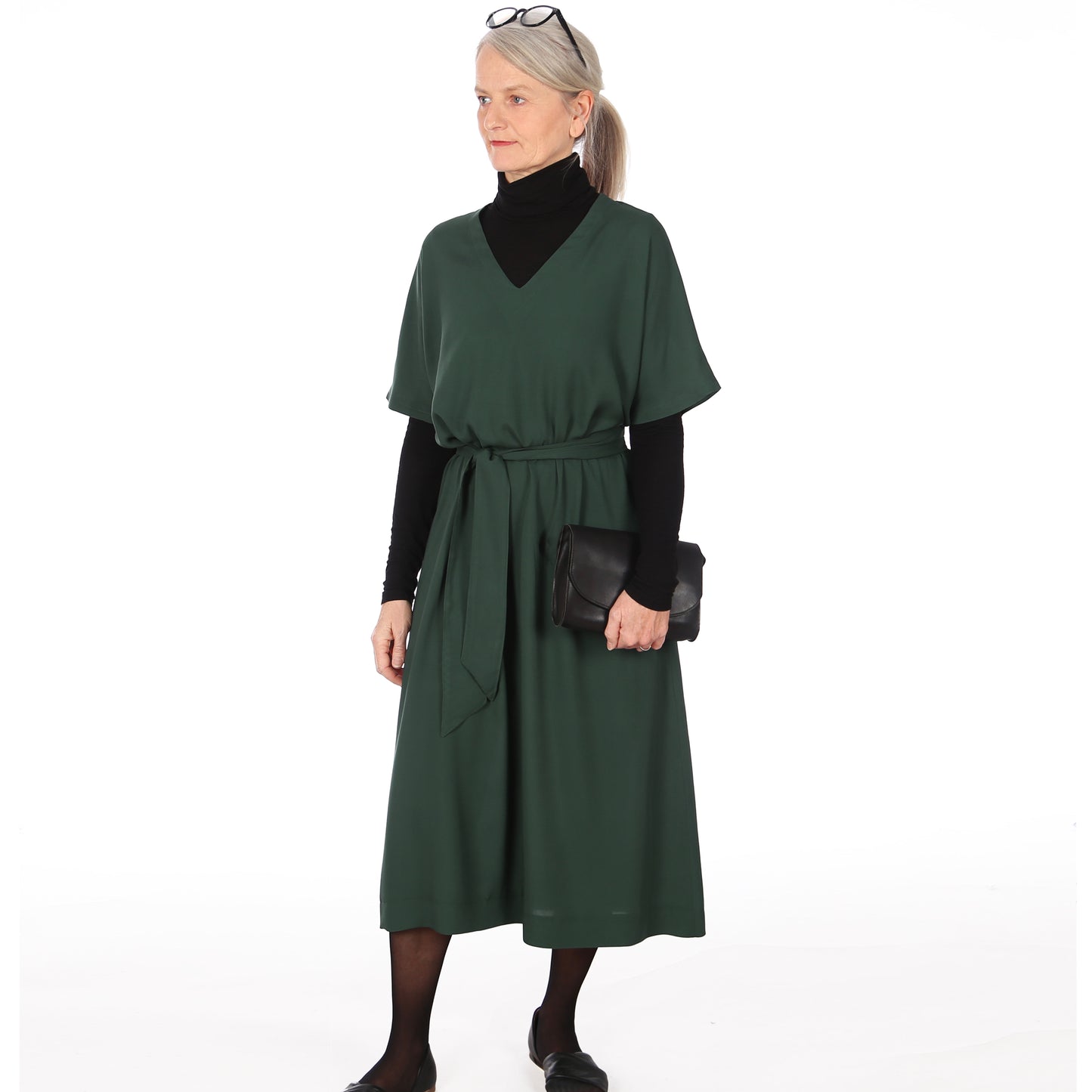 Kleid mit V-Ausschnitt FRAU IVA | Papierschnitt