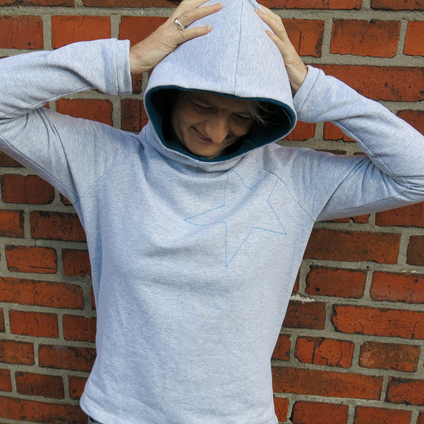 Hoodie FRAU TONI | Papierschnitt