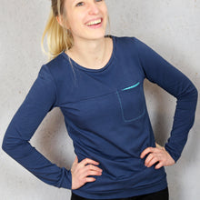 Laden Sie das Bild in den Galerie-Viewer, FRAU BENTE • Sweatshirt mit Brusttasche, e-book