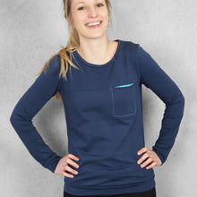 Laden Sie das Bild in den Galerie-Viewer, FRAU BENTE • Sweatshirt mit Brusttasche, e-book