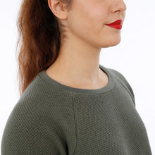 Laden Sie das Bild in den Galerie-Viewer, Pullover mit Raglanärmeln, FRAU SVENJA, Papierschnitt