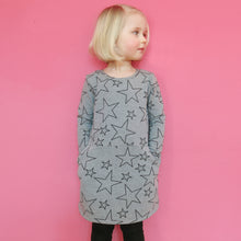 Laden Sie das Bild in den Galerie-Viewer, FANNIE • Sweatkleid, e-book