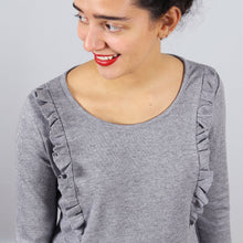 Laden Sie das Bild in den Galerie-Viewer, Rüschenshirt, FRAU SARA, Papierschnitt