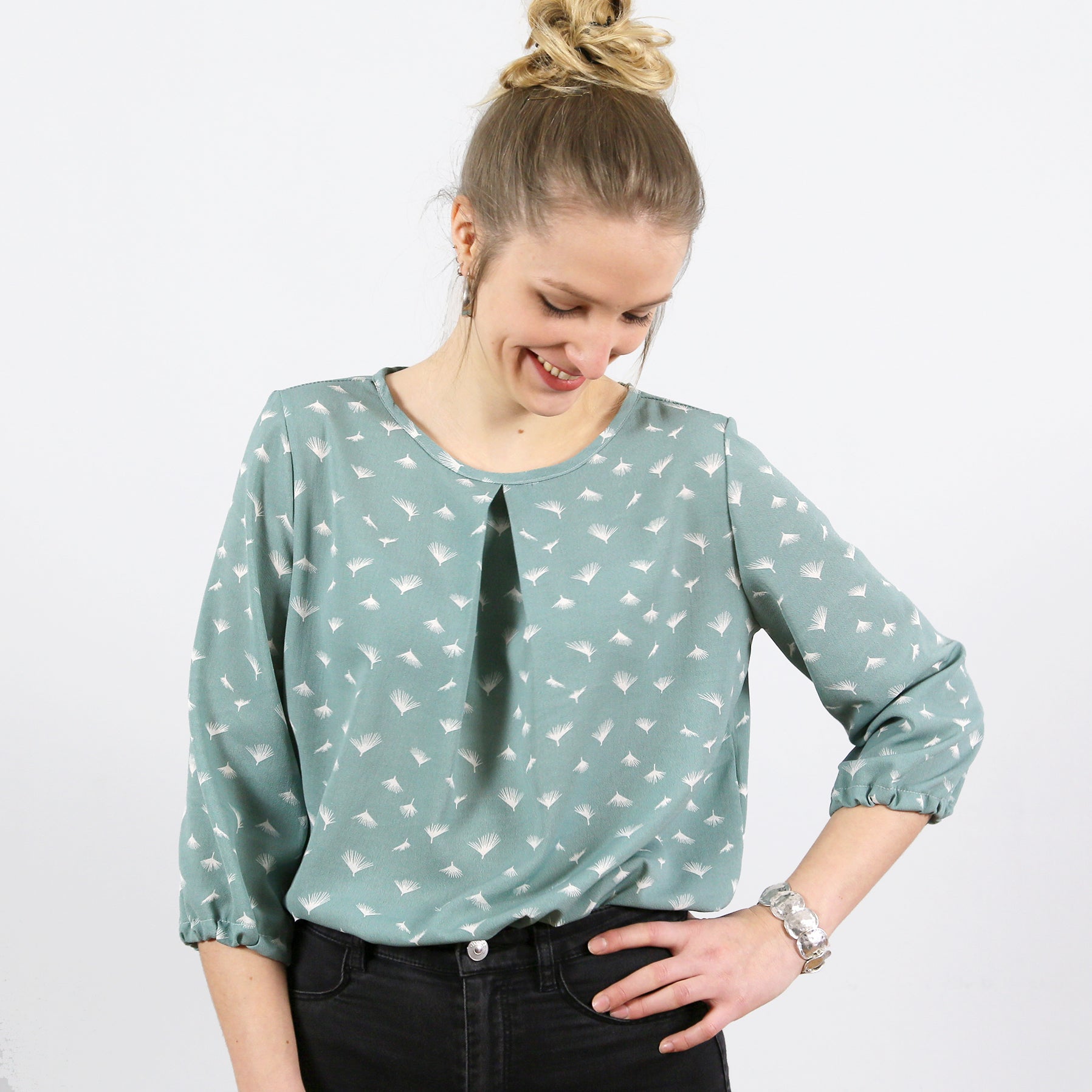 Frau mit bluse clearance