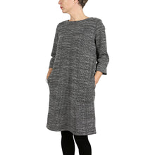 Laden Sie das Bild in den Galerie-Viewer, Kleid mit Rückenfalte, FRAU YUMA, Papierschnitt