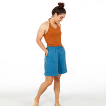 Laden Sie das Bild in den Galerie-Viewer, FRAU MARTE • Shorts mit Aufschlag, e-book