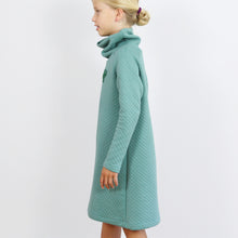 Laden Sie das Bild in den Galerie-Viewer, Sweatkleid mit Rollkragen, POLLY, Papierschnitt